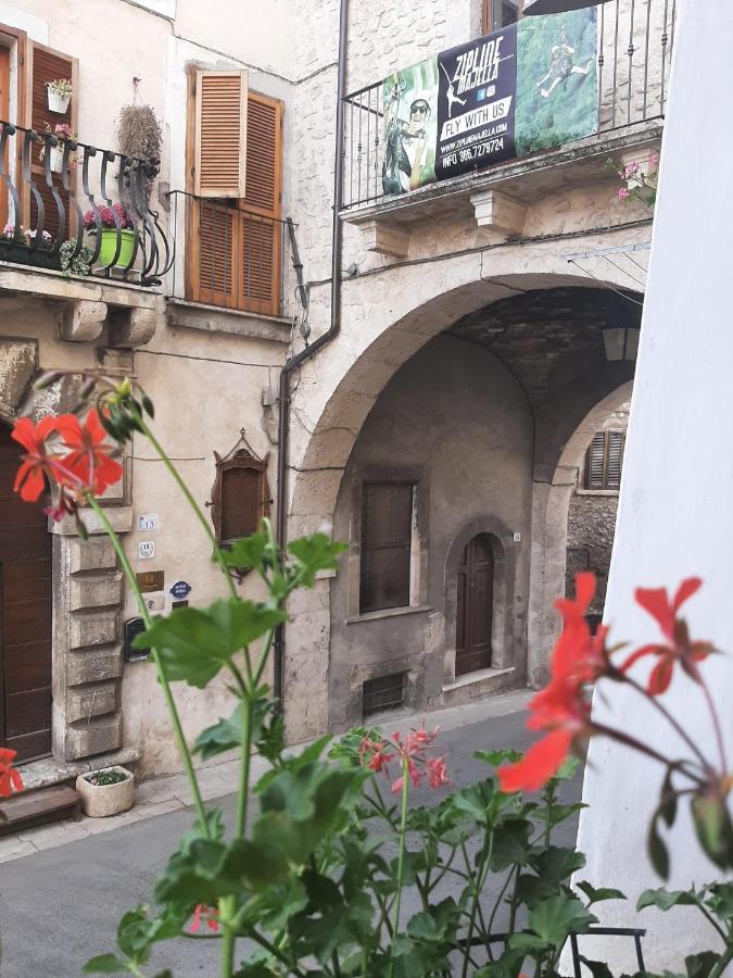 Alloggi Piazza Umberto Primo Pacentro Esterno foto