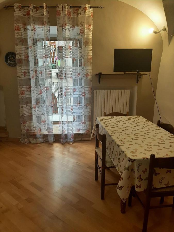 Alloggi Piazza Umberto Primo Pacentro Esterno foto